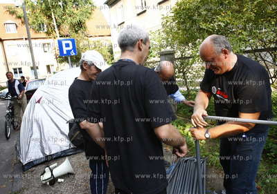 Sopot. Kilkudziesieciu zwiazkowcow ze stoczni Gdansk...