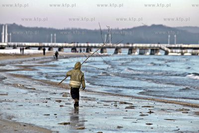 Sopot. Zatoka Gdańska zaczyna zamarzać.
31.01.2012
fot....
