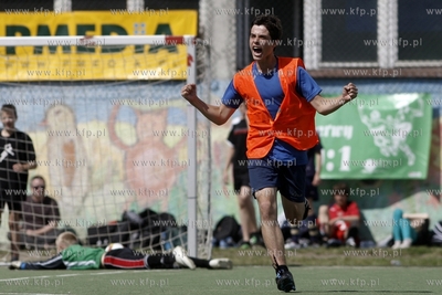 Gdansk Zaspa. Pilkarski turniej dzikich druzyn Do przerwy...