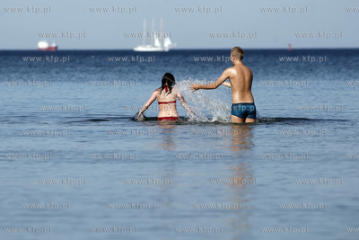 Cieply wrzesniowy dzien na plazy w Gdansku Brzeznie.
10.09.2012
fot....