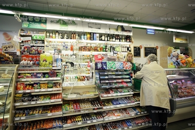 Gdansk Przymorze. Sklep sieci Fresh Market na ul. Slaskiej....