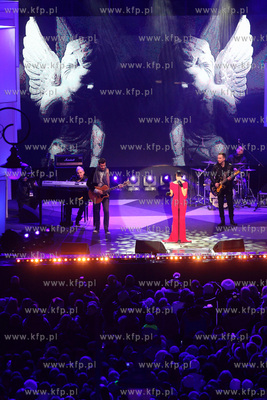 Cala Polska spiewa koledy, koncert na Dlugim Targu...