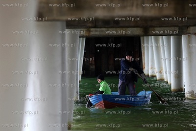 Pozimowa kosmetyka molo w Gdańsku Brzeźnie.
13.05.2015
fot....