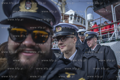 Powrót do portu w Gdyni żaglowca Dar Młodzieży...