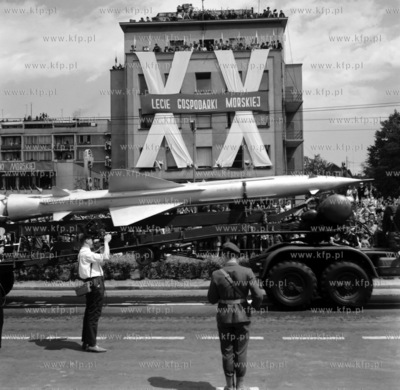 Defilada wojskowa z okazji Dni Morza na al. Grunwaldzkiej...