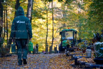 Cmentarz Srebrzysko przed dniem Wszystkich Świętych....