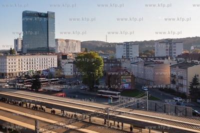Gdańsk Wrzeszcz, widok z budynku Metropolia. Nz. Perony...