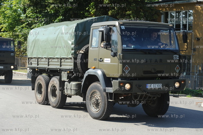 Port wojenny Gdynia Oksywie. 32 zolnierzy i 13 pojazdow...