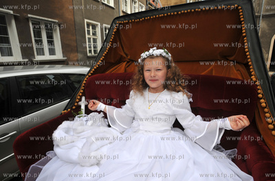 Gdansk. Pierwsza Komunia Swieta. Natalka jedzie bryczka...