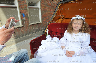 Gdansk. Pierwsza Komunia Swieta. Natalka jedzie bryczka...