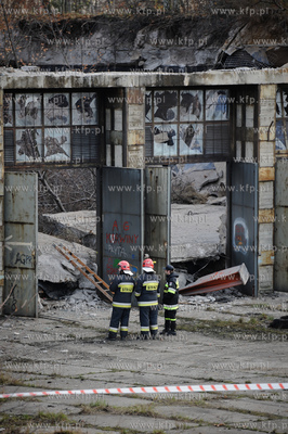 Gdynia. Obluze. Zawalenie stropu magazynu przy ulicy...