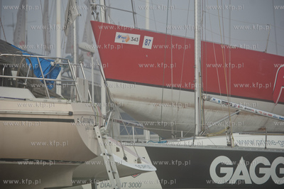 Gdynia. Mglista pogoda w porcie jachtowym. 
15.04.2012
fot....