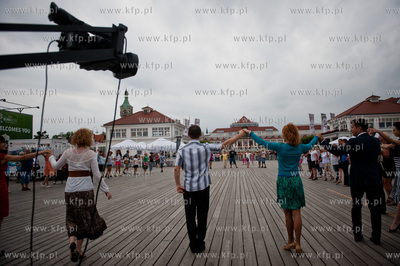 Sopot. Polonez na Molo. Wspolna akcja miast partnerskich...