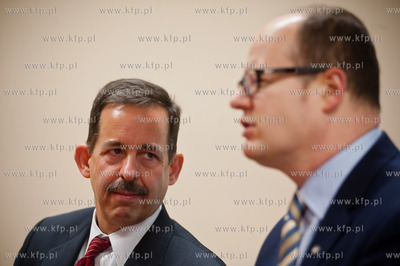 Gdansk. Urzad Miejski. Konferencja prasowa z udzialem...