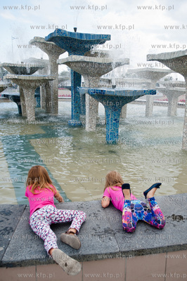 Gdynia. Odnowiona fontana na Skwerze Kosciuszki.
15.07.2013
fot....