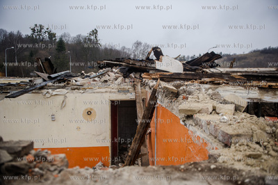 Gdansk. Rozbiorka budynkow znajdujacych sie przy skrzyzowaniu...