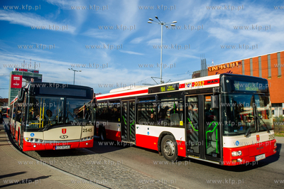 Gdansk. Autobusy ZKM, odjezdzajace z przystanku na...