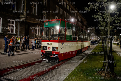 Gdansk. Dolne Miasto. Operacja ustawiania zabytkowego...
