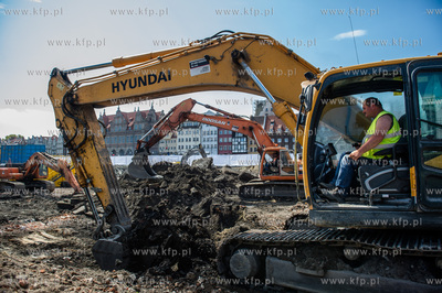Gdansk. Wyspa Spichrzow. Uroczystosc wmurowania kamienia...