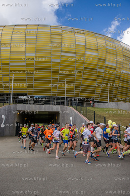 Zawodnicy na trasie II PZU Gdansk Maraton. 
15.05.2016
fot....