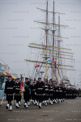 Gdynia. Nabrzeże Pomorskie. Uroczysta przysięga wojskowa...