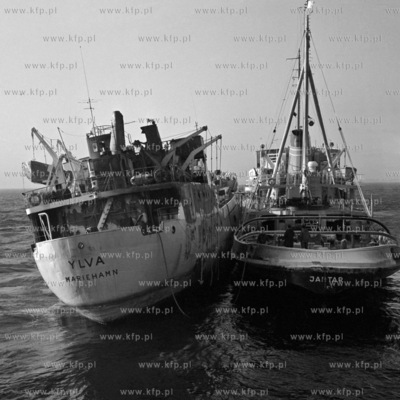 Statek Ylva zniszczony przez ogień. 
03.01.1971
0003044z_styczen1971
Fot....