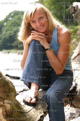 Tyczkarka Anna Rogowska na plazy w Gdyni Orlowie.
22.07.2004
Fot....