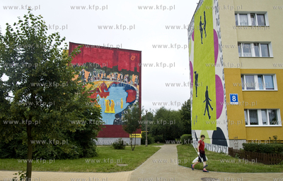 Ozdobne murale na blokach S.M. Zaspa. Nz. ul. Skarzynskiego...