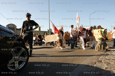 Chwaszczyno. Protest mieszancow Chwaszczyna i okolicznych...