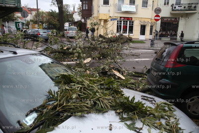 Wichura w Sopocie.  Huraganowy wiatr dochodzacy do...