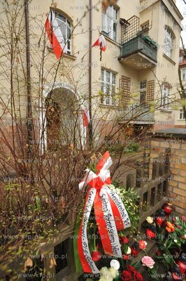 Zaloba narodowa po katastrofie prezydenckiego samolotu...