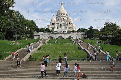 Montmartre - historyczna dzielnica Paryza polozona...