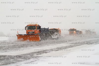 Gdansk, Rebiechowo. Akcja zima w Porcie Lotniczym Gdansk...