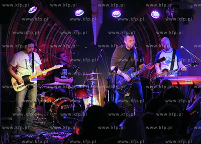 Klub Versalka w Sopocie.  Koncert  "Strzaly z biodra"...