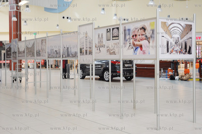 Port Rumia. Wystawa Paryz w fotografii Andrzeja J....