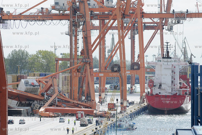 Przystan promowa Stena Line w Gdyni. Wychodzacy w podroz...