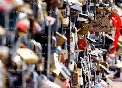 Gdansk, ul. Korzenna. Most Milosci, czyli most z klodkami...