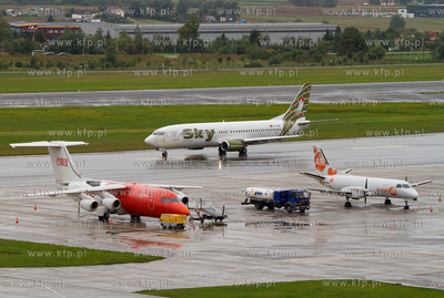 Gdansk, Rebiechowo. Nz. Widok na plyte postojowa statkow...