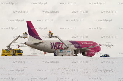 Zima w Porcie Lotniczym Gdansk im. Lecha Walesy. 19.02.2013...