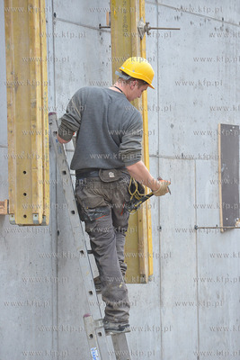 Gdynia. Na terenie sasiadujacym z apartamentowcem Sea...