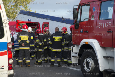 Stara Dabrowa na krajowej 6. Volkswagen Golf zderzyl...