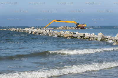 Budowa sztucznej rafy w Ustce. 28.03.2015 fot. Krzysztof...