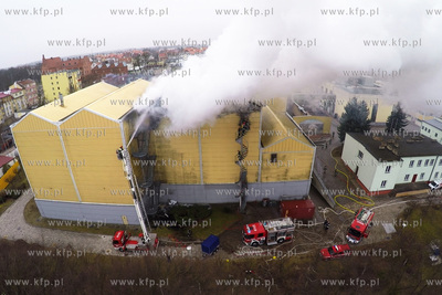 Pozar jeden z hal produkcyjnych, gdzie przechowywane...