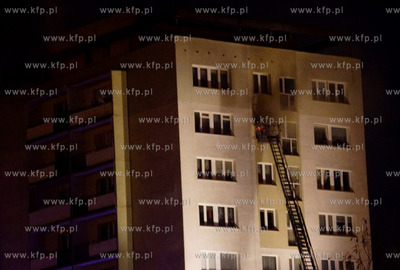 Gdańsk. Suchanino. Pożar w jednym z bloków na ul.Paderewskiego....