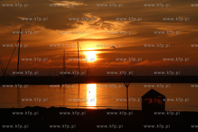 Wschód słońca na plaży w Sopocie. 18.06.2017 Fot....