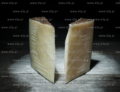 Hiszpański gatunek sera, produkowany z owczego mleka,...