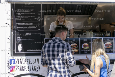 I Festiwal Smaków Food Trucków na parkingu przy ul....