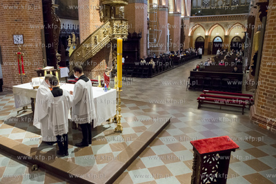 Pierwsza niedziela kiedy obowiązuje  limit osób w...