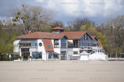 Sobota 25 kwietnia 2020 roku w Sopocie, godziny przedpołudniowe...