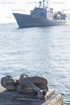 Gdynia. Rzeźba Tewu, tym razem praca pod nazwą "Dźwięk...